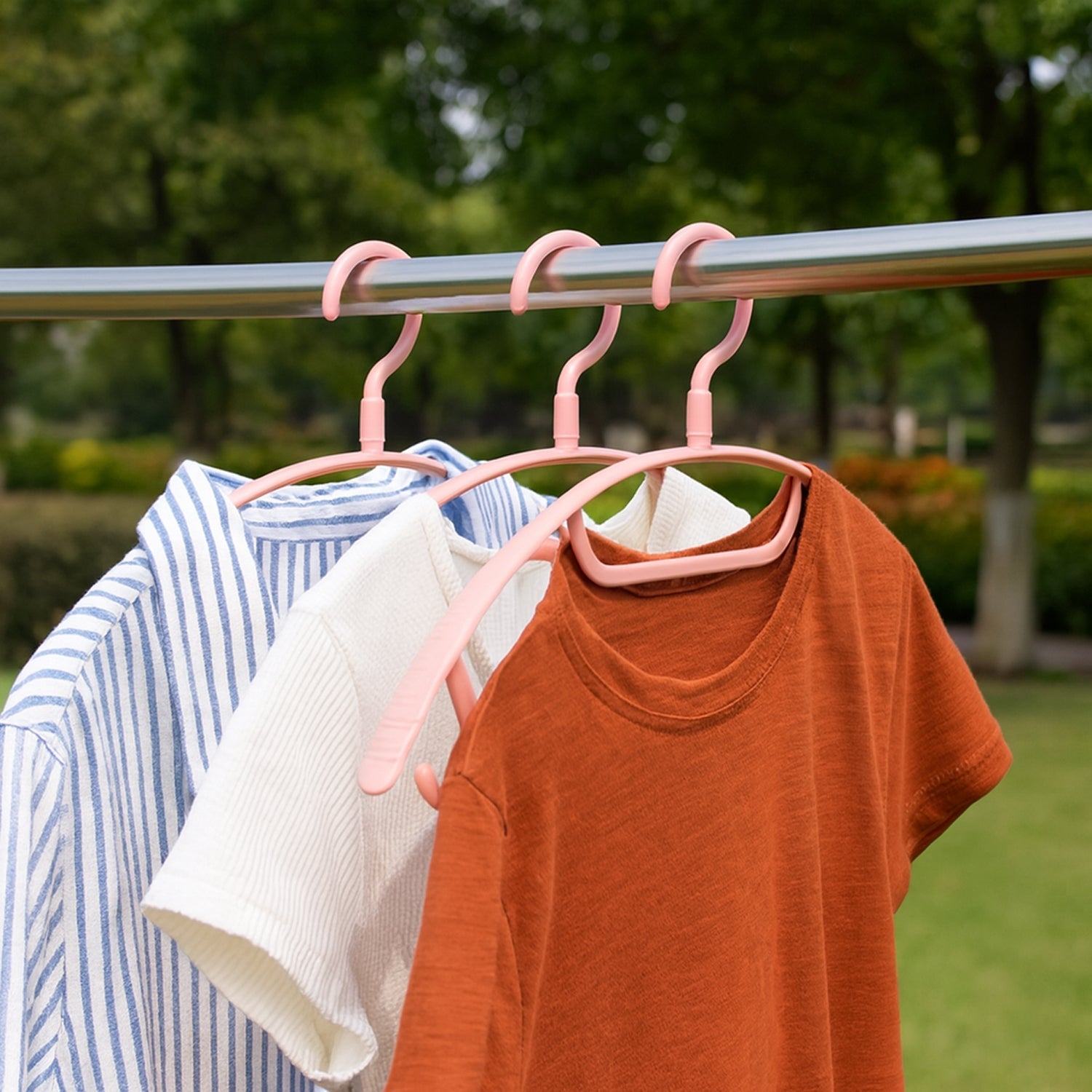 Durable Plastic Hangers Set Durable Plastic Hangers Set